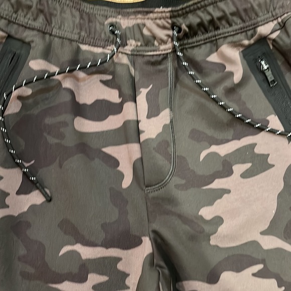 American Eagle Camo Joggers - Picture 6 of 7
